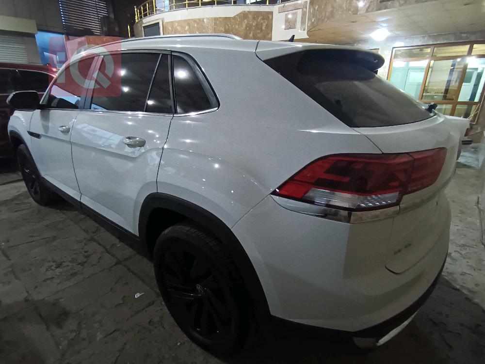 ڤۆڵکسواگن ئەتڵەس کرۆس سپۆرت